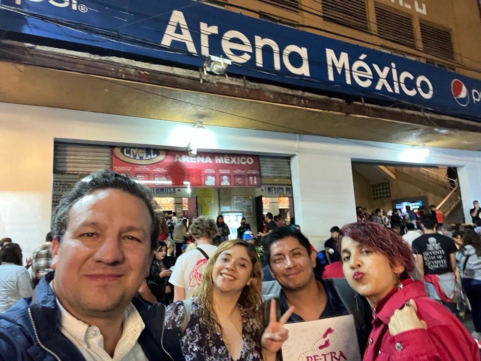 Otra función en la #ArenaMexico y nos fuimos #ALasLuchasConPETRA !

¡Gracias por acompañarnos! 

Si quieres participar en las diferentes dinámicas que tenemos para ti, puedes contactar a tu Ejecutivo PE-TRA para mayor información. 

#PETRAEsMiOperadora👣