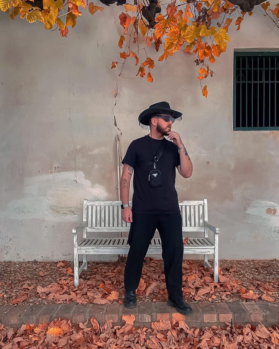 ShawnTaljaardVi's tweet photo. P R A D A - C O W B O Y 🍂🤠 

#Prada
#Cowboy
#Pradacowboy
#CapeTown 
#Gay
#beardedmen https://t.co/mVJnPQ5x4r