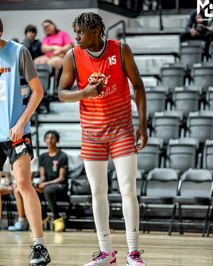 PaulBiancardi's tweet photo. Found a top notch forward in 2026 Elton Smith Jr. Absolutely loved his footwork along the baseline and in the post. Soft hands to catch in traffic and a smart passer. Scores and rebounds. Had an impressive game winning block. Plays at Cardinal Newman in Columbia, SC. A high major recruit. @CarolinaRebels_ @mc_imagery @BigShotsGlobal