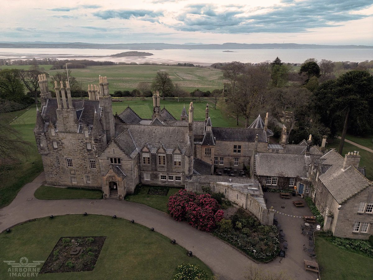 EdinCulture's tweet photo. Oh to be a bird soaring through the air and seeing our beautiful Lauriston Castle from above.
Captured by Craig Duncan.
#Edinburgh #foreveredinburgh #EdinburghLife #edinphoto #exploreedinburgh #igersedinburgh #instaedinburgh #travelwriter #visitscotland #scotland #scotspirit https://t.co/m1FkOi3fDo