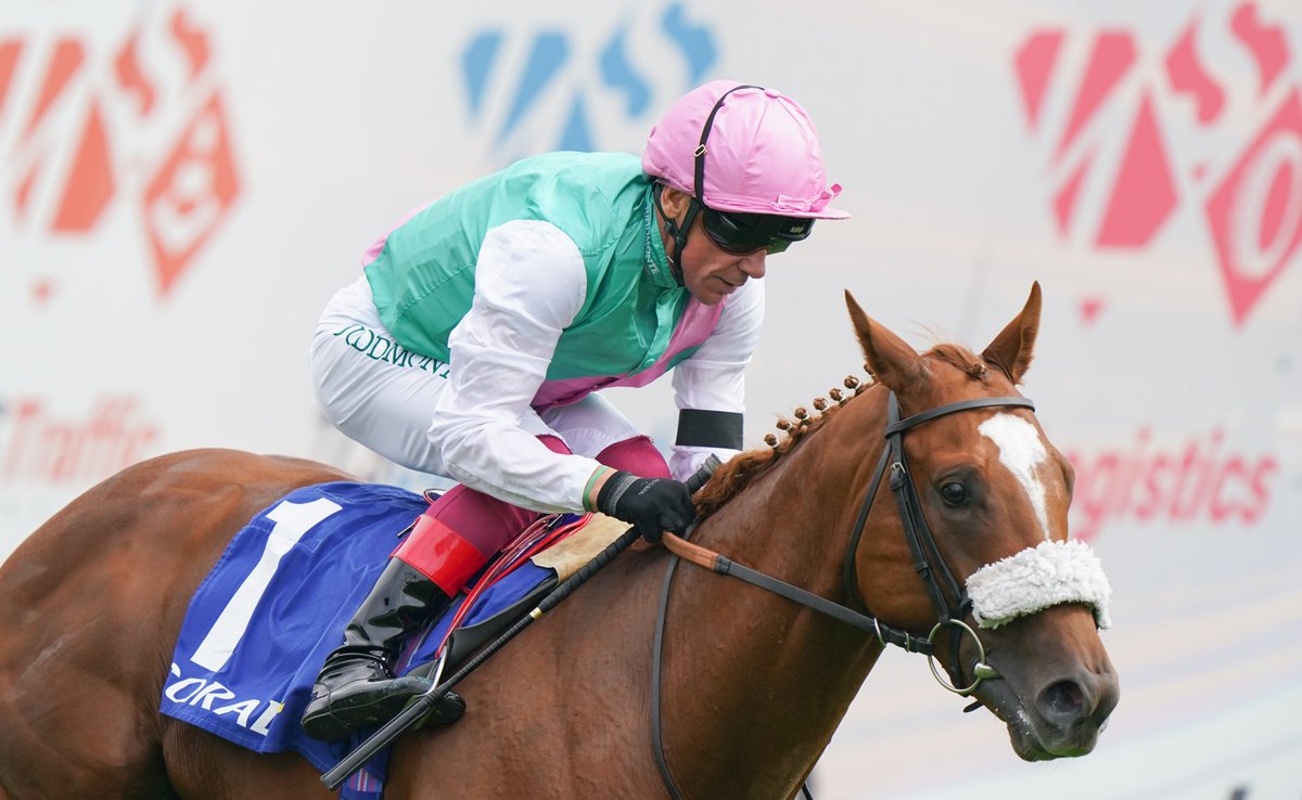 It's Frankie Dettori's day as Chaldean wins the 2000 Guineas!