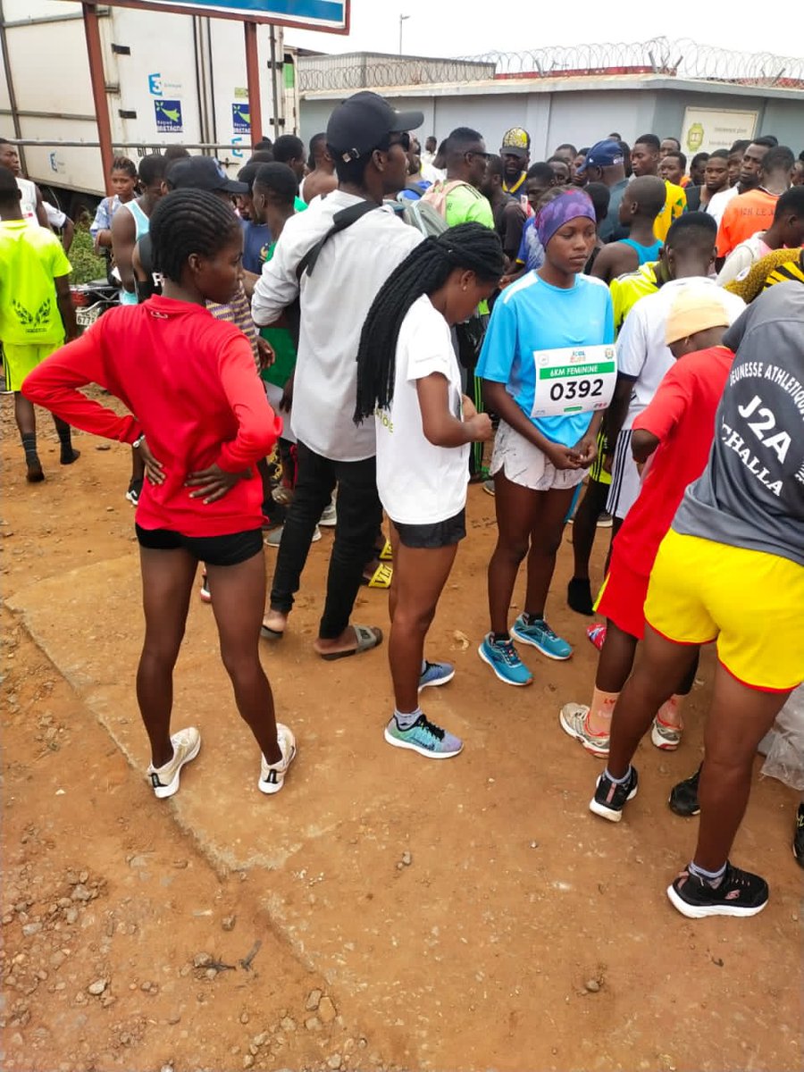 FTAthle's tweet photo. Chaud au départ.
Venez supporter les athlètes et vivez l'ambiance de la couleur...
#WeRun #ColRun #CourseAPied #CourseEnCouleurs #Couleurs #AthleTg #TrackAndField #Togo #AthleTogo #228Athle #Athletisme #TT228 #TT229 #CIV225 #Guinée #Mali #Senegal #Team223 #Sport #Sante https://t.co/MM4UsbGHC3