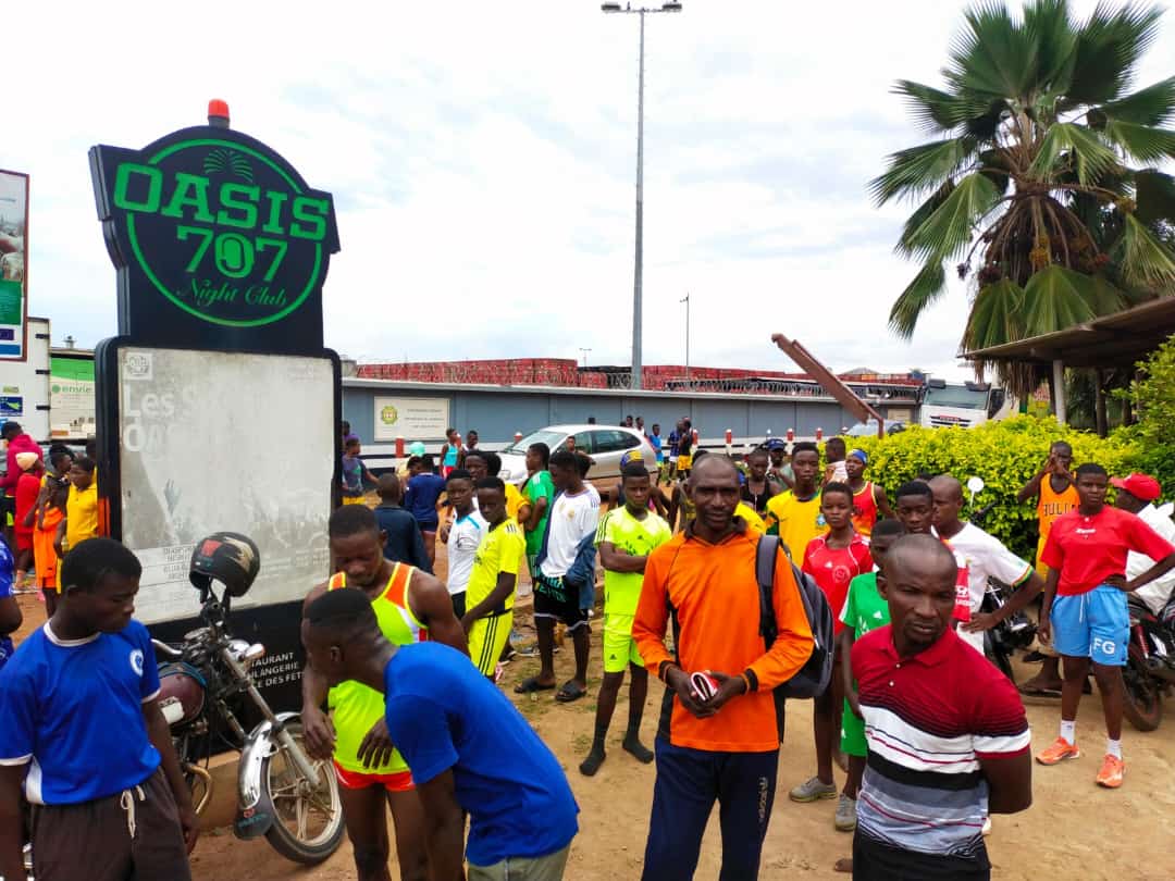 FTAthle's tweet photo. Chaud au départ.
Venez supporter les athlètes et vivez l'ambiance de la couleur...
#WeRun #ColRun #CourseAPied #CourseEnCouleurs #Couleurs #AthleTg #TrackAndField #Togo #AthleTogo #228Athle #Athletisme #TT228 #TT229 #CIV225 #Guinée #Mali #Senegal #Team223 #Sport #Sante https://t.co/MM4UsbGHC3