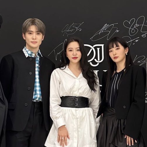BUDSXYERI's tweet photo. ไม่รู้จะเลือกใคร อยากเก็บเธอเอาไว้ทั้งสองคน @seulgixink @glicojaehyunx 😔✌🏽 https://t.co/CVEEUdWpGy