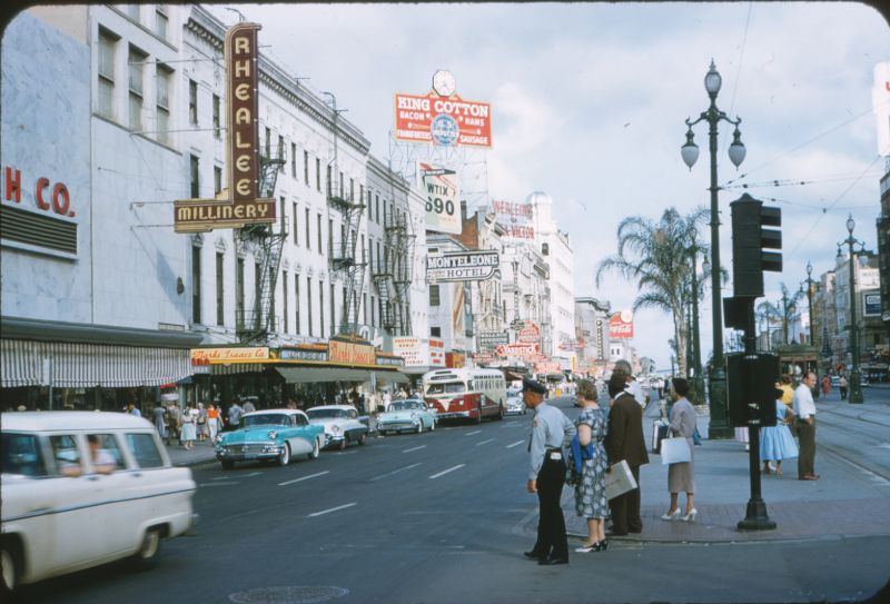 violrussell's tweet photo. My #WWII #postWWII #saga of an #IrishImmigrantFamily in #NewOrleans & then #London #Galway #SanTomas #RAF #HorseRacing #MobLovers #Murder #Passion #brotherlove #BrotherBetrayal @BVSBooks #Read for #Intrigue: https://t.co/503iwHOZZz https://t.co/FUZ8kwaccE
