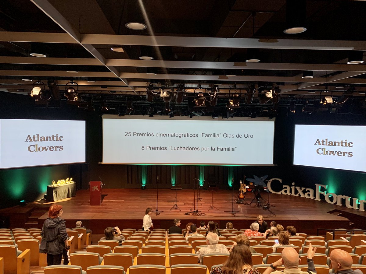 raulsanchezfl's tweet photo. Tot preparat a @CaixaForum_CAT per a  començar en breu la gaia dels premis Família i Cinema de @cinemanet_info i ‘Lluitadors per la Família’ de la @plataformafam https://t.co/eTvKbudqkV
