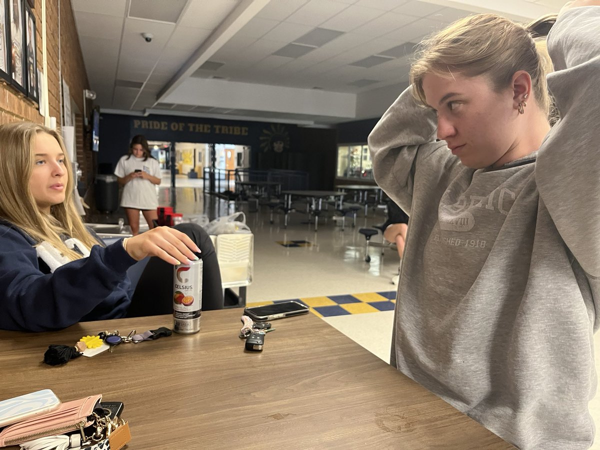 Look at all these dedicated students! Making Holt a prettier place! #CampusCleanUp