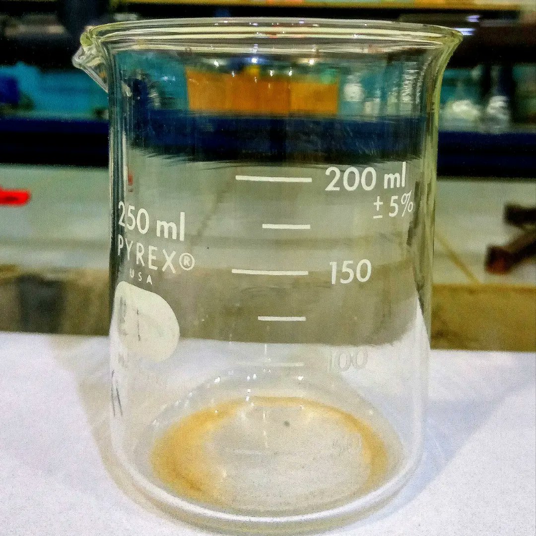 MClasesDeCastro's tweet photo. #VasoDePrecipitado es un recipiente cilíndrico de fondo plano, muy utilizado en el laboratorio para preparar, calentar sustancias o traspasar líquidos, existen en varias capacidades, desde 50 mL hasta de varios litros.
#MaterialDeVidrio https://t.co/dimh9TYksJ
