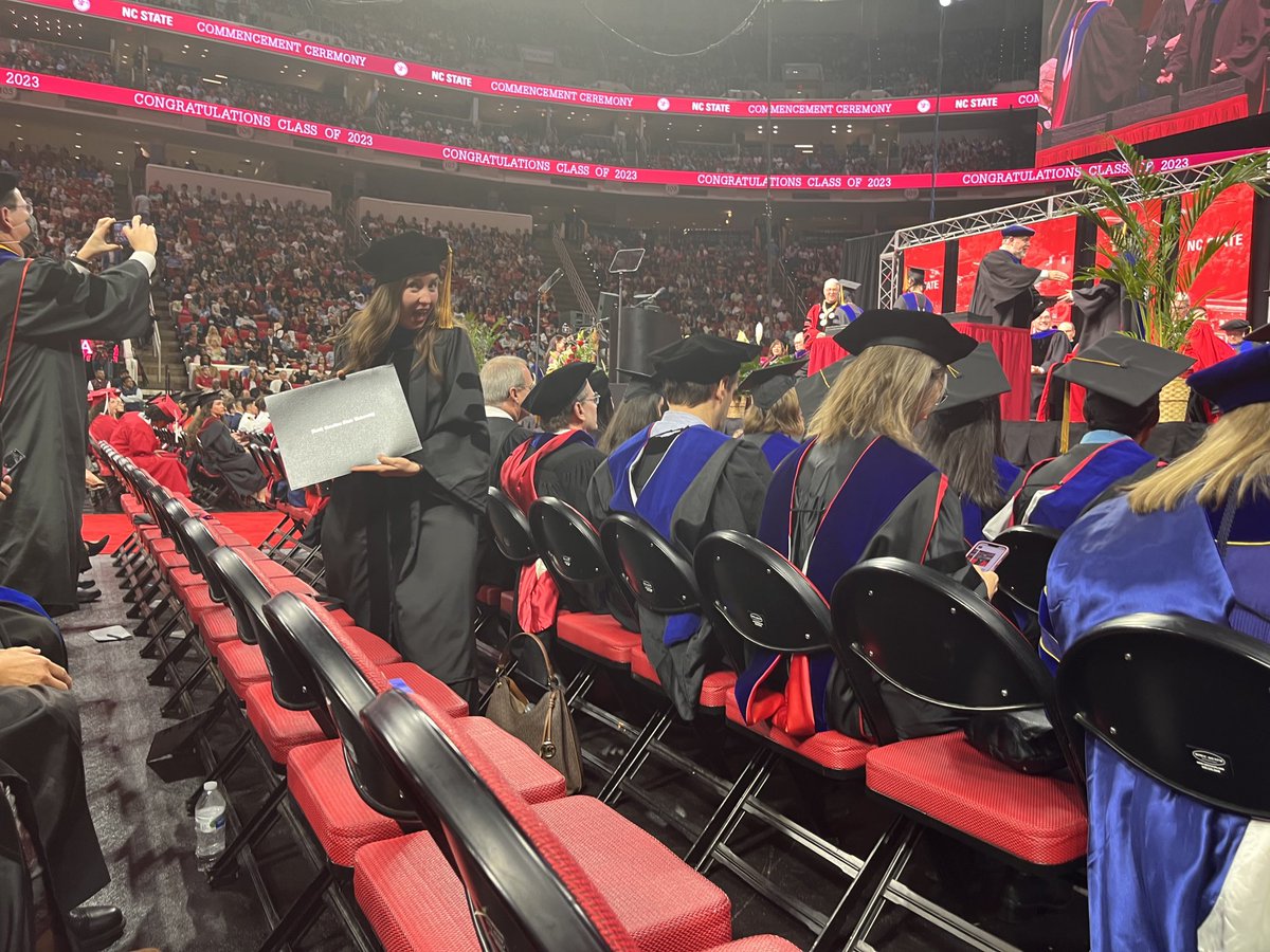 Congrats to Dr ⁦<a href="/Lauren__Gibson/">Lauren Gibson</a>⁩!