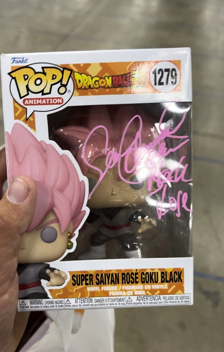 Gokublackkai's tweet photo. #indianacomicon I had a great time at my first ever visit at Indiana Comic Con yesterday. Met so many awesome people, who had great costumes and art. Some people complimented my outfit and even ask for my photo with them. I even got to meet Sean and got his signature https://t.co/vwF9mpNSJ5