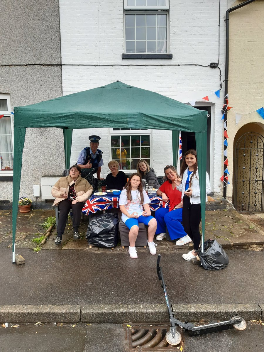 1st Street party today at Kingsley Road. Great atmosphere and lovely to meet the residents and join in with the celebrations #coronation @MPSBromley #7175