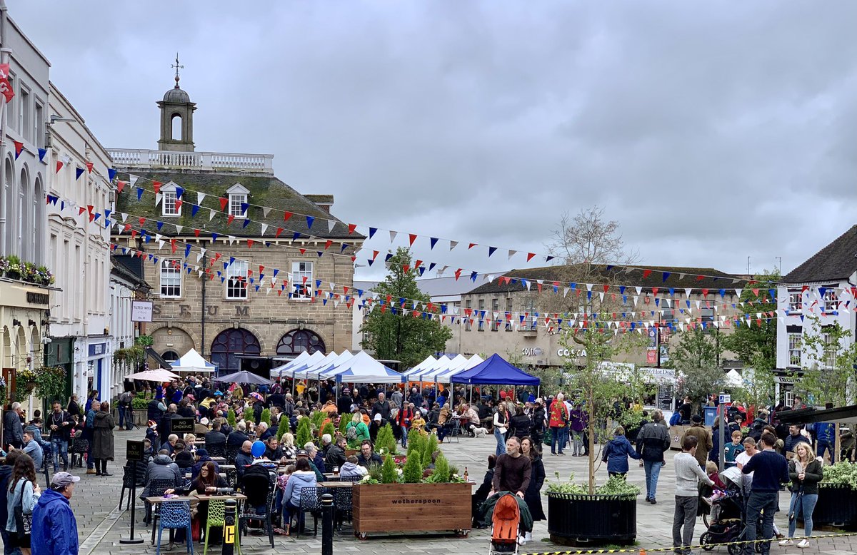The rain doesn’t stop Warwick celebrating! We have live music in the Market Square until 7.30pm to celebrate our Kings Coronation 🇬🇧🇬🇧🇬🇧