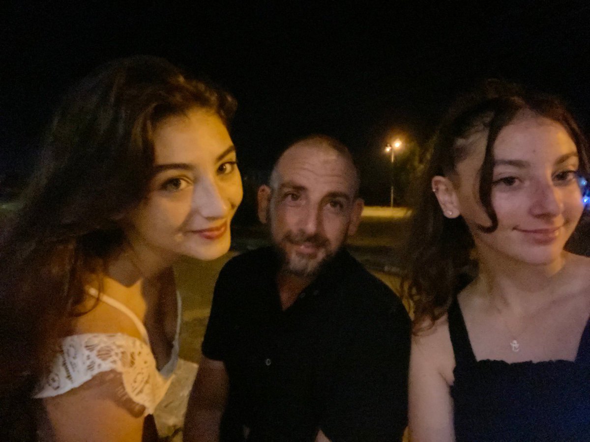 ozandagli78's tweet photo. Kızlarımla çocuk olurdum, eşim hep evdeki 3. Çocuk derdi. Şimdi ise hayatını kaybeden 36. Kişiyim. 
#isiasortakdavamız https://t.co/lQOZraSvEL