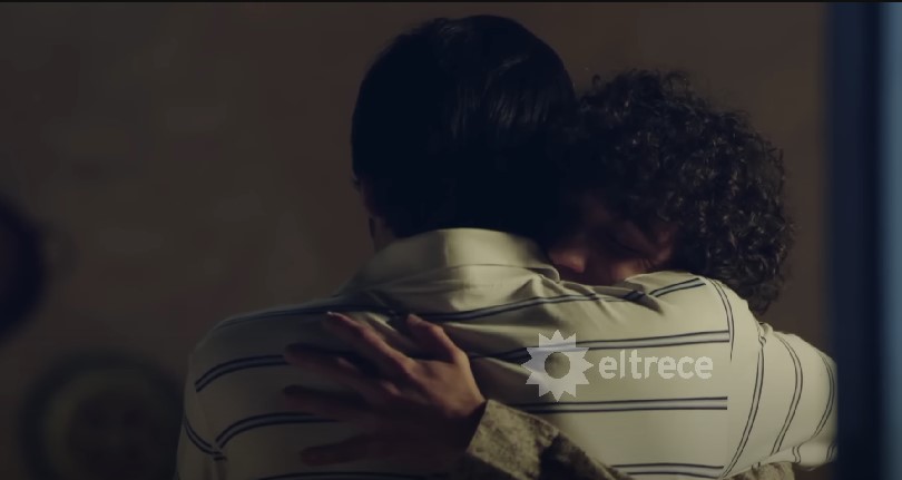 Weird2030's tweet photo. Que digan lo que quieran, que nadie pudo entrar ni un poco, no abrimos la puerta, que protegimos el refugio de todo lo de afuera, que nadie se acercara, que nadie nos tocara la historia más bonita de amor 🎶
#Atav2 #Segonio https://t.co/j1IZzb1bCJ