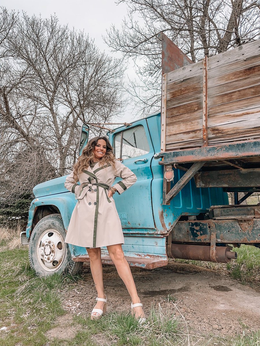 It's the kind of Spring Fashion look you can reach for time and time again.

#orolay #orolayofficial #minimalfashion #springoutfit #neutralstyle #transseasonal #outfitinspo #trenchcoat #trenchcoatseason