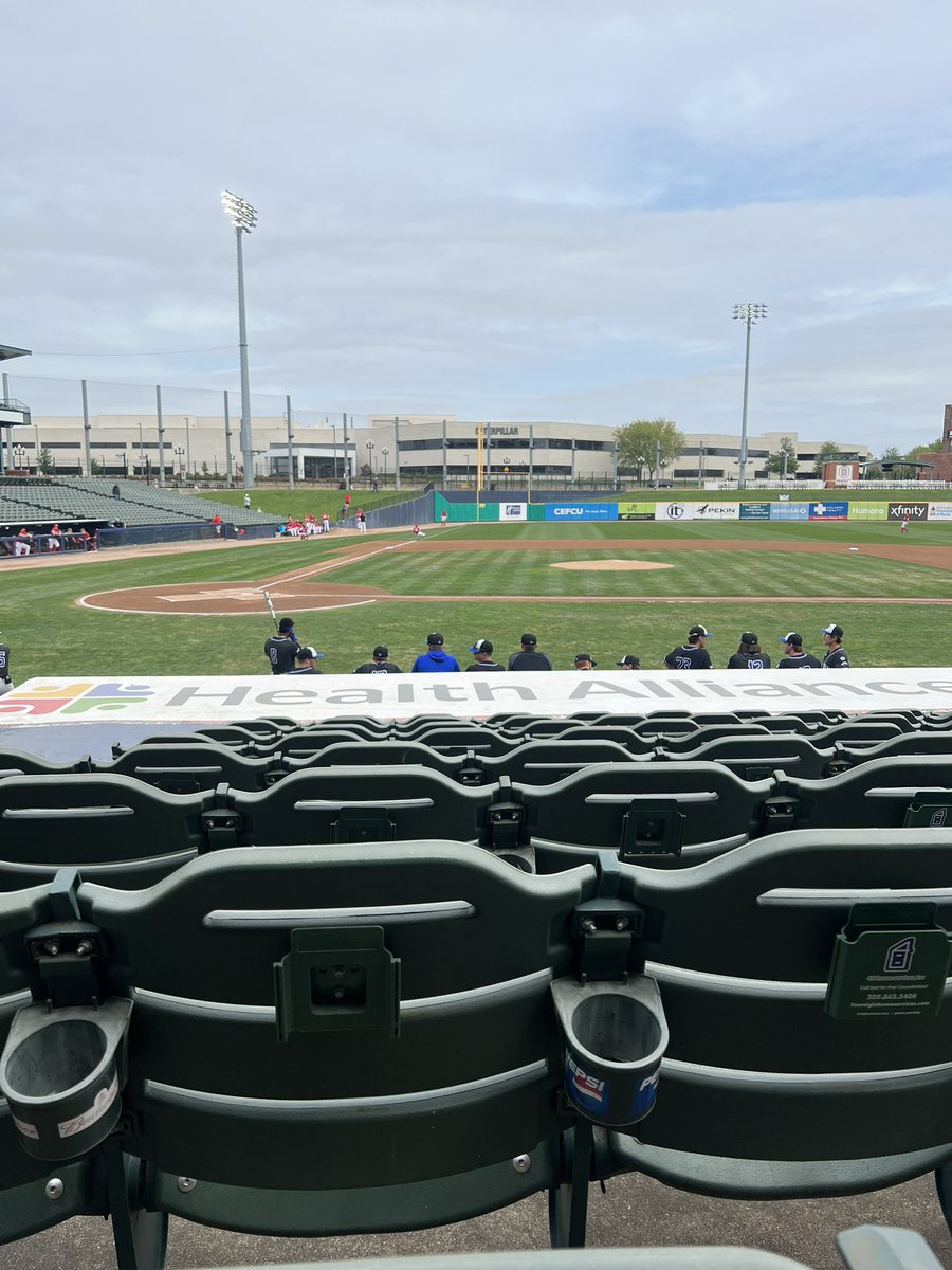 coachferrell15's tweet photo. Grateful for the chance to catch up with former coaches/colleagues and the chance to watch some @IndStBaseball in Peoria! #gosycs #bleedblue https://t.co/gzgywuO3La