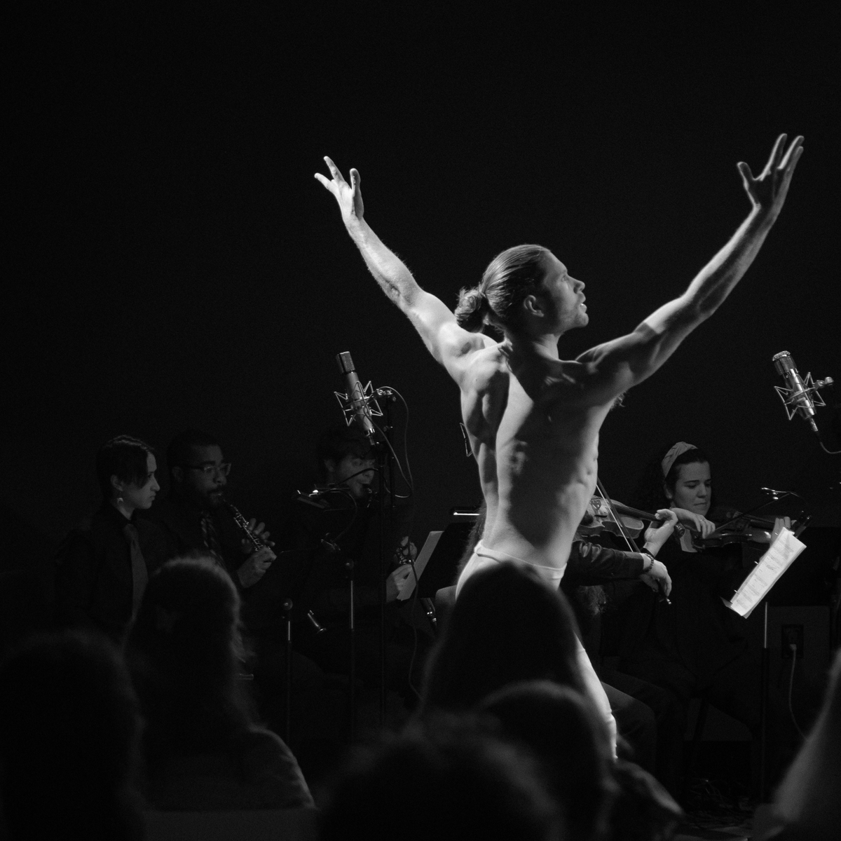 density512's tweet photo. Dancers:   @dorothyosheaoverbey @navaji_ @tylyonsgraynor @tikiri_shapiro @_rachelculver Musicians: @samlipman @kenzieslottow   Produced by: @density512 @rednightfallproductions  #dance #ballet #newmusic #collaboration #atxmusic #atx https://t.co/IVtbw0bE82
