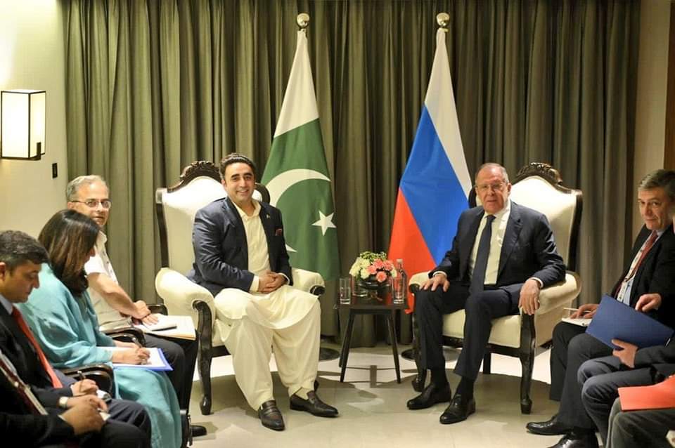 pppsm_punjab's tweet photo. Pakistan's Foreign Minister Bilawal Bhutto Zardari met with Russian Foreign Minister Sergei Lavrov on the sidelines of the Shanghai Cooperation Organization ministerial meeting.
#PakFMatSCOFM @BBhuttoZardari @MediaCellPPP https://t.co/dSBpswAhV3