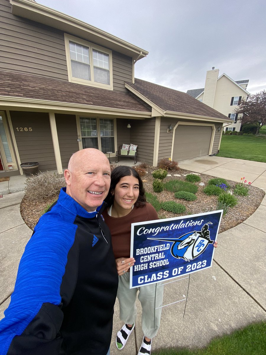 Congrats to all the <a href="/BCHS_SDE/">Brookfield Central HS 🇺🇸</a> grads!