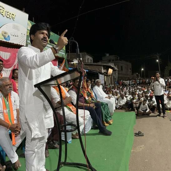 padlkar007's tweet image. पदाधिकारी व मतदार बंधू-भगिनी उपस्थित होते.
#GopichandPadalkar #ShashikalaJolle 
#Nipani #Karnataka 
#KarnatakaAssemblyElection2023