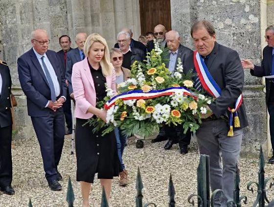 HeleneLaporteRN's tweet image. 💐 Suite à l’assemblée générale, avec les membres de la #CTAM, nous avons rendu hommage à la mémoire de ceux qui sont tombés pour la défense de notre pays au Monument aux Morts de #CastelnauSurGupie.