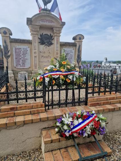 HeleneLaporteRN's tweet image. 💐 Suite à l’assemblée générale, avec les membres de la #CTAM, nous avons rendu hommage à la mémoire de ceux qui sont tombés pour la défense de notre pays au Monument aux Morts de #CastelnauSurGupie.
