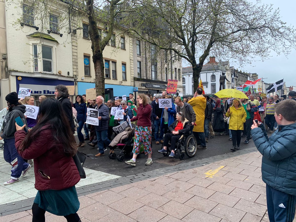 CymruRepublic's tweet photo. Great turnout today! I can safely say there were more than a dozen!! Thanks to all who attended, spoke, organised.

 This is but the start of our campaign. #notourking https://t.co/571P04tMSN