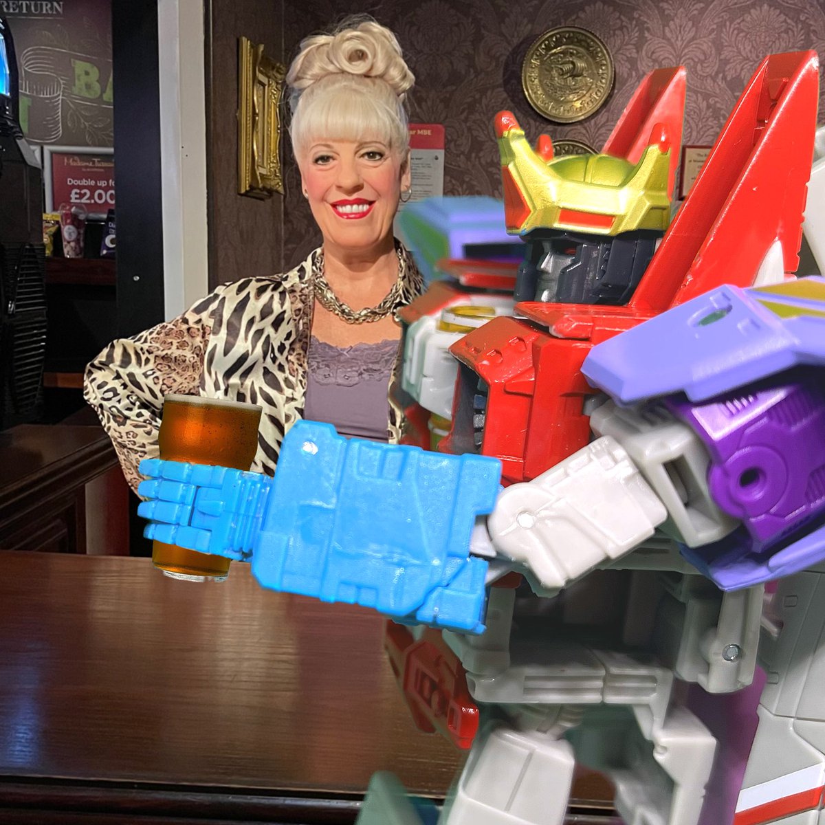 pelybots11's tweet photo. After his coronation, Coronation St Starscream visits his subjects. #Coronation #Coronation2023 #CoronationWeekend #CoronationStreet #Transformers https://t.co/WEq0OxTgpM