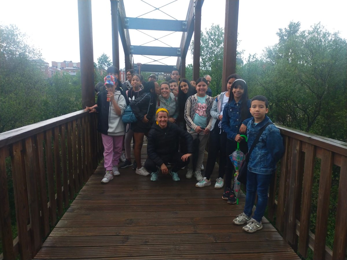 CaritasAstorga's tweet photo. Los escolares de 5° y 6° de Primaria del Centro Urogallo de #Ponferrada realizaron hoy una ruta de senderismo hasta #ToralDeMerayo
Un día de convivencia para disfrutar de un trayecto en plena naturaleza y de un pueblo precioso bañado por el #RíoOza https://t.co/BQGHq9CRaL