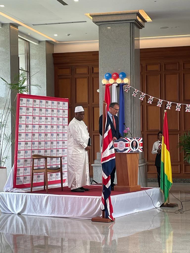 HMAJohnMarshall's tweet photo. Merci à nos invités qui sont venus nombreux pour célébrer avec nous à Conakry le couronnement de sa Majesté Charles Roi III. Un grand merci au Ministre des Affaires Etrangers, de l’Integration Africaine et des Guinéens Etablis à l’Etranger pour sa présence. @MAEIAGE_Guinee 🇬🇧 🇬🇳 https://t.co/UQj45A6K3m