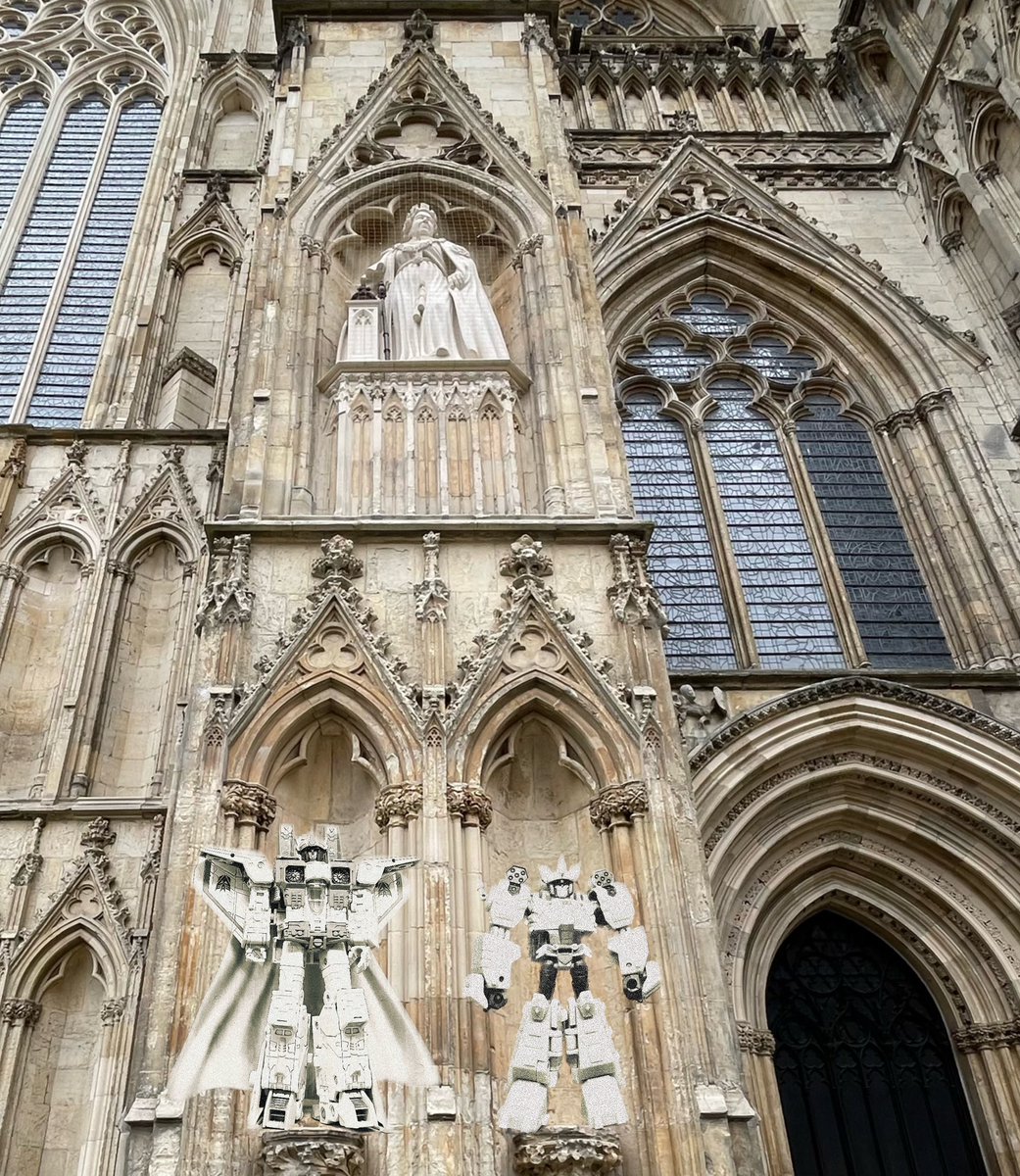 pelybots11's tweet photo. At the end of a busy day, our two new Transformers Kings get immortalised in stone. #Coronation #Coronation2023 #CoronationWeekend #Transformers https://t.co/xz7O2FNTye