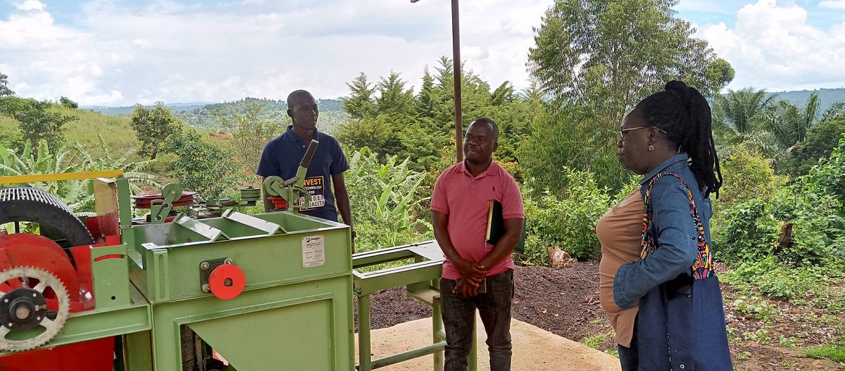 OxfaminUganda's tweet photo. Staff across the various departments stepped out to learn from some of the climate resilient Agriculture approaches applied in both rural & urban farming. They visited the @KCCAUG demonstration site & some of the Oxfam-partner supported farmers in Nebbi and Zombo #LearnGrow https://t.co/VKJnh8hCGJ