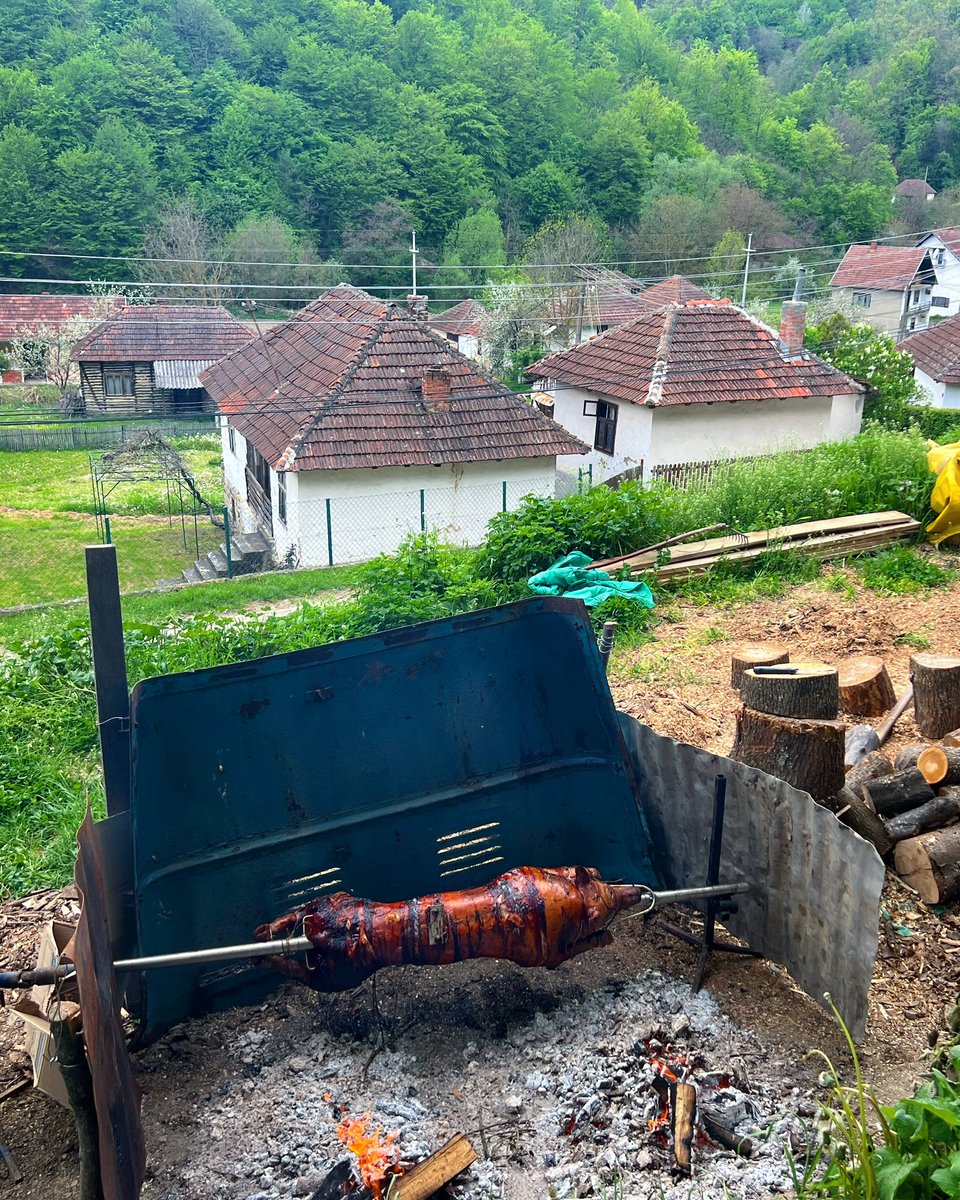 DuleneTurizam's tweet photo. Đurđevdan, Dulene-Gledićke planine🔥🐖🏘️🌳⛰️ https://t.co/eNgZdYySfm