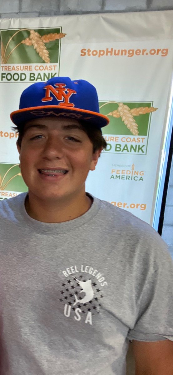 kidkickerjohn's tweet photo. Great day to volunteer at the Treasure Coast Food Bank. ⁦@JCGoldenRams⁩ ⁦⁦@JohnCarrollHS⁩ ⁦@CoachGroody17⁩ ⁦@CoachJMolina⁩  #kickhunger https://t.co/fYH0wXzvmZ