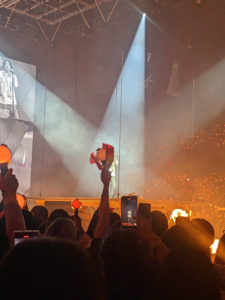 Tessasings_BTS's tweet photo. Just a reminder for people attending Suga's concerts to PLEASE DON'T BLOCK VIEWS FOR OTHERS. This was someone who continuously kept raising their army bomb high with LGBT+ flags and blocked my view, especially during Amygdala which was my favorite song. https://t.co/ynrl4kI8Dd