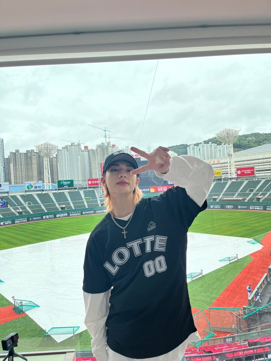 optimisticcc2's tweet photo. Hyunjin bubble 🫧 https://t.co/aWmlwvVZNh