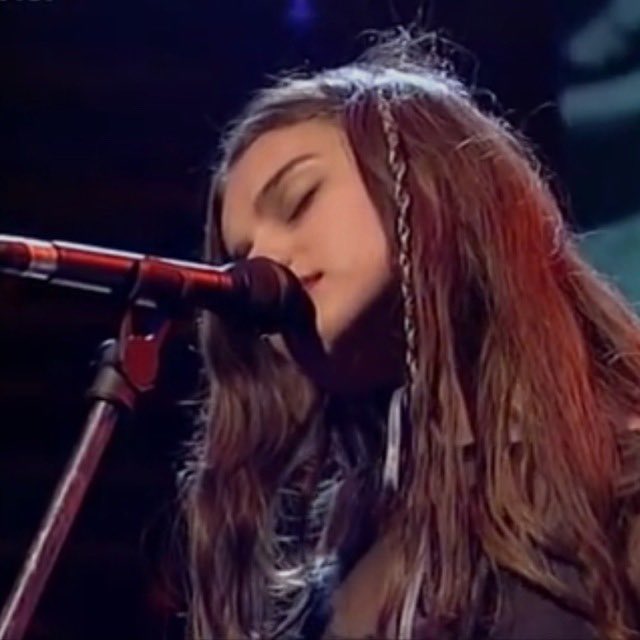 tuesdaywood's tweet photo. hope sandoval, 1994 https://t.co/zv9UvzQo01