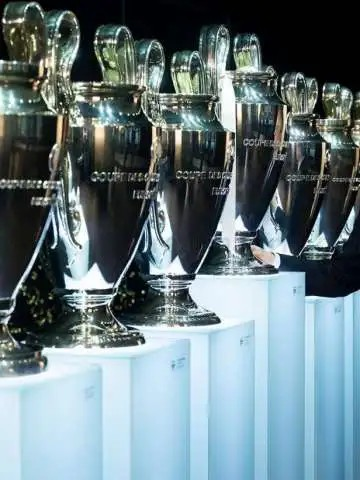 Si el Real Madrid logra hoy la Copa, llegaría a su título oficial número 100: 35 Ligas, ¿20? Copas, 12 Supercopas España, 1 Copa Eva Duarte, 1 Copa de la Liga, 14 Champions, 2 Copas UEFA, 2 Copas Latinas, 5 Supercopas Europa, 3 Intercontinentales y 5 Mundiales de Clubes.