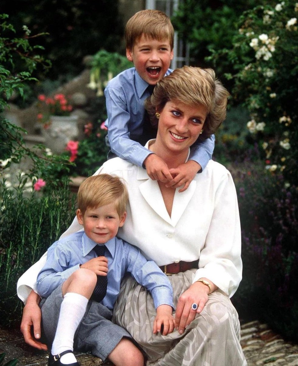 KhanSamiah's tweet photo. Today should have been your day, Princess Diana.

To the nation, you'll always be our worthy queen ❤️✨️ https://t.co/P28KaP76yC