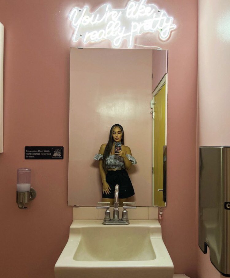 Destiny97692832's tweet photo. Oh yeah confidence boosting mirror! https://t.co/P66JlYzNuf