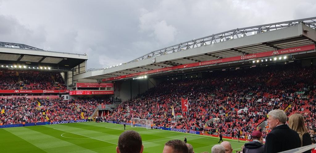 zmansour75's tweet photo. Home.. Looking great, with the flag of the King at the Kop.. King Kenny..
#YNWA #LFC #LiverpoolFC #Anfield #Premier_League #19times # https://t.co/IsPGLXAkEp