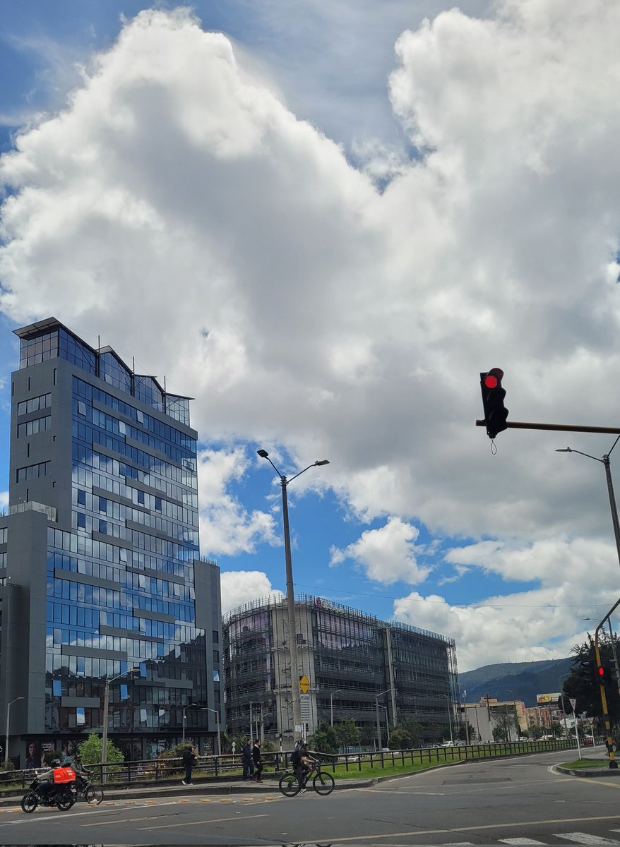 #LoQueVenMisOjos #Bogotá  #sabadofeliz