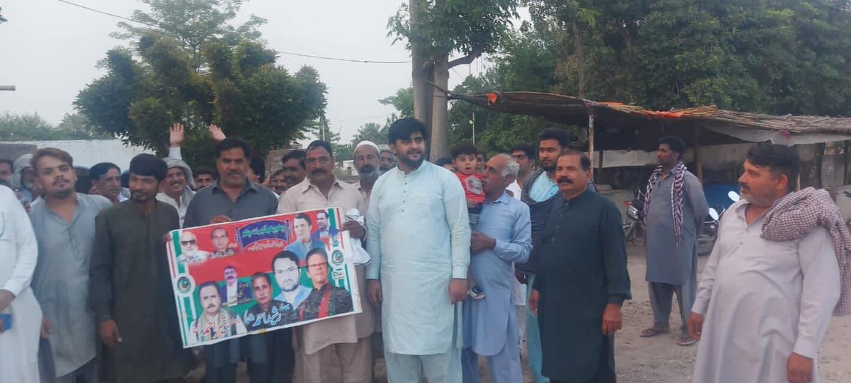 PTIMBDOfficial's tweet photo. جناب عمران خان کی کال اور تحصیل صدر پھالیہ حسن طارق تارڑ کی  ہدایت پہ یونین کونسل چک جانو کالاں میں چیف جسٹس کے ساتھ اظہار یکجہتی کیلئے ریلی کا انعقاد کیا گیا۔ 
#PP66 #PTI
#I_StandWithSupremeCourt https://t.co/IM6clt9nl5