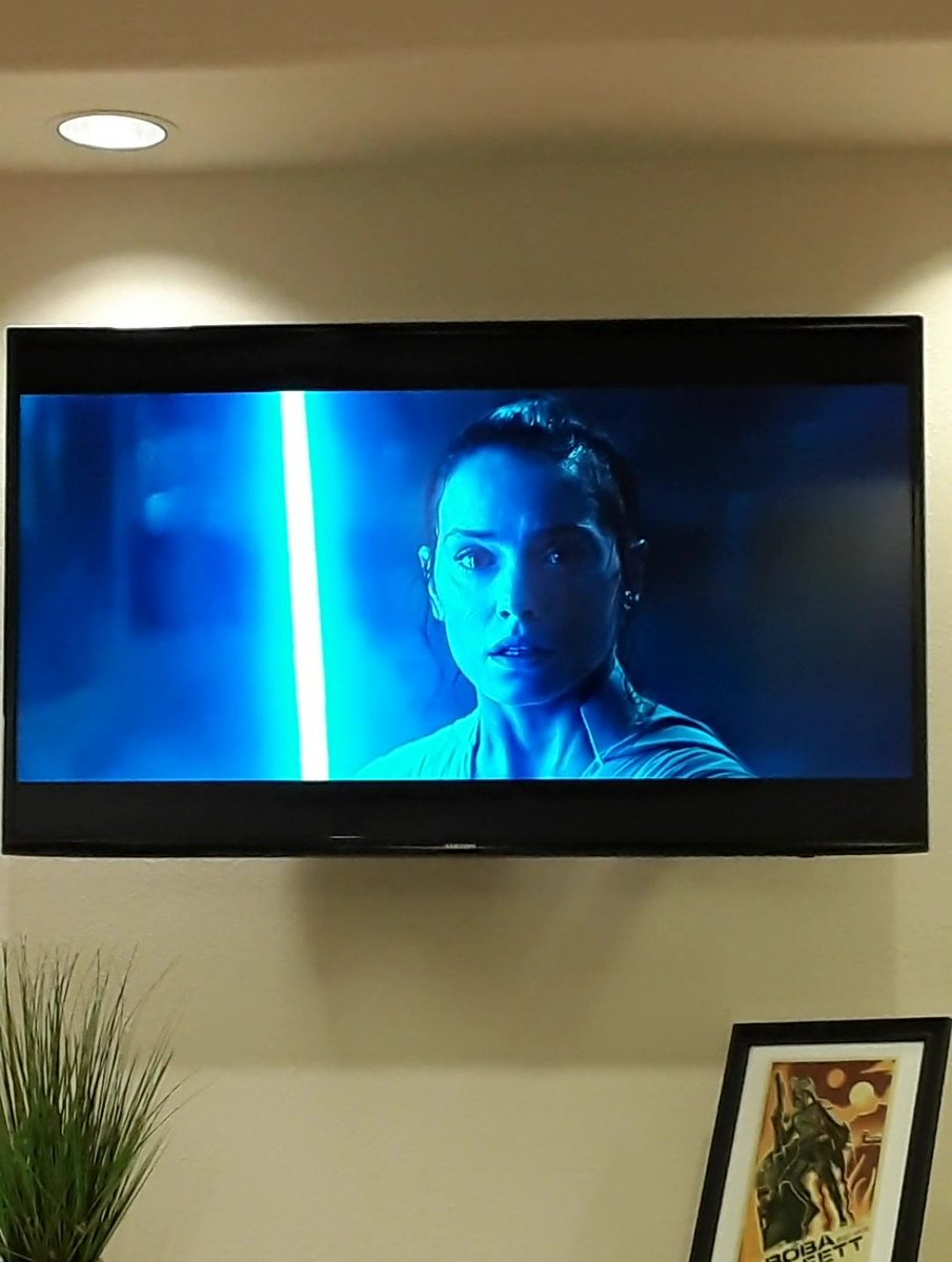 DerpyDarth0's tweet image. Look what was playing at my dentist 
#reylo #tros #starwars #ReunitetheDyad