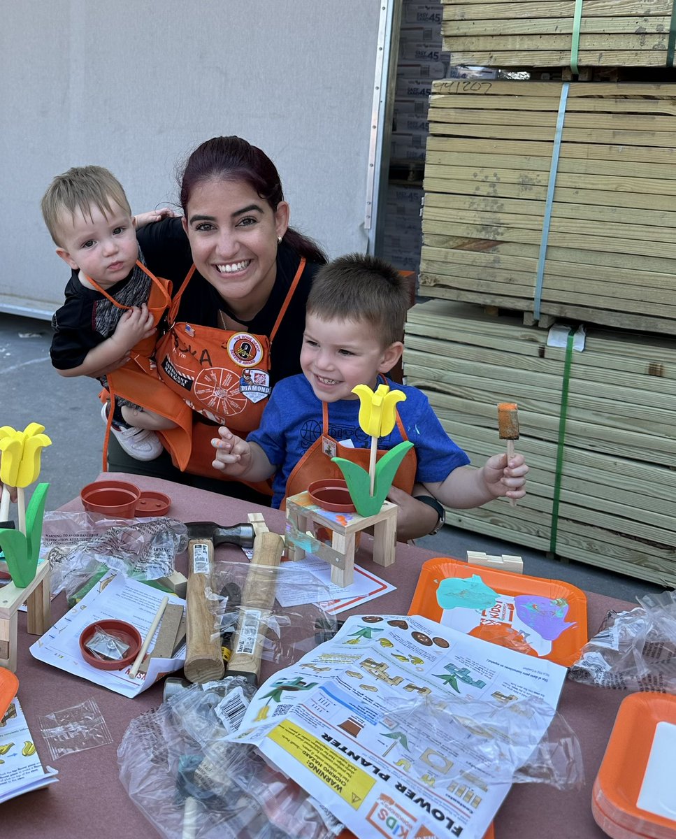 I joined Home Depot when I was 20 years old and I said one day when I have kids, I’m going to bring them to the kids workshop ! Well, the time has come !! 😍😍😍