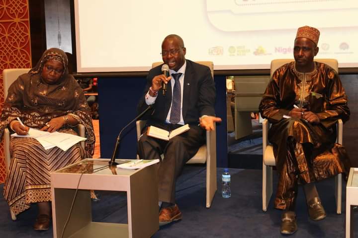 dueniger's tweet photo. M. Tharcisse NKUNZIMANA, Chargé de Programme Développement Rural à @dueniger, participait ce matin au panel inaugural de la 4è édition du Festival Mille et une Bouffes sur le thème "Orientations nationales et partenariats dans la sécurité alimentaire et nutritionnelle au Niger". https://t.co/lucnJv4RyA