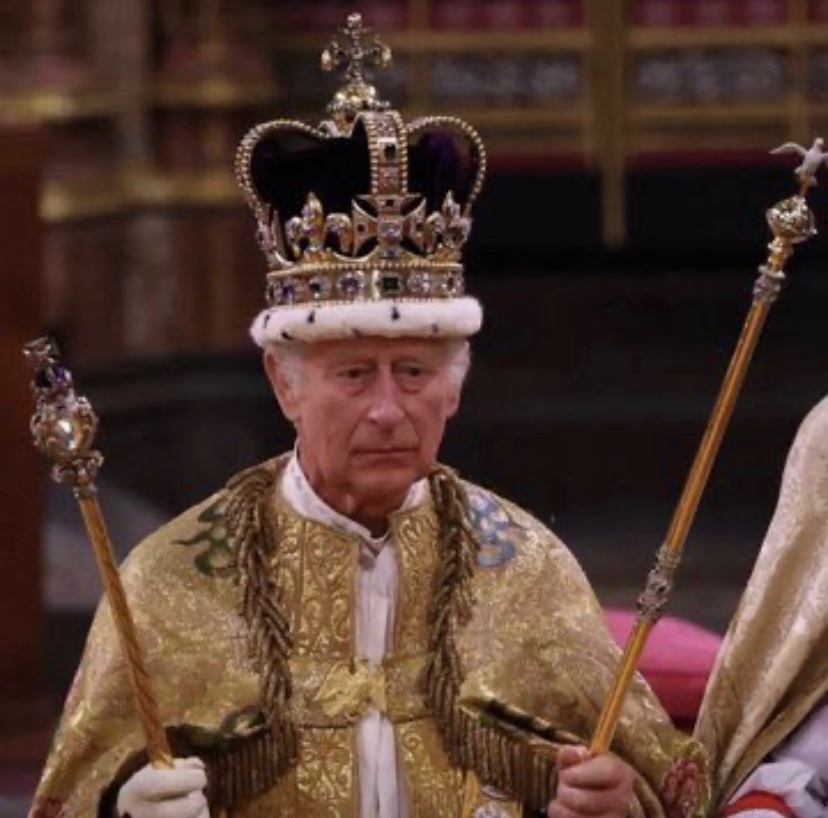 Ihm ist, als ob es tausend Stäbe gäbe
und hinter tausend Stäben keine Welt.