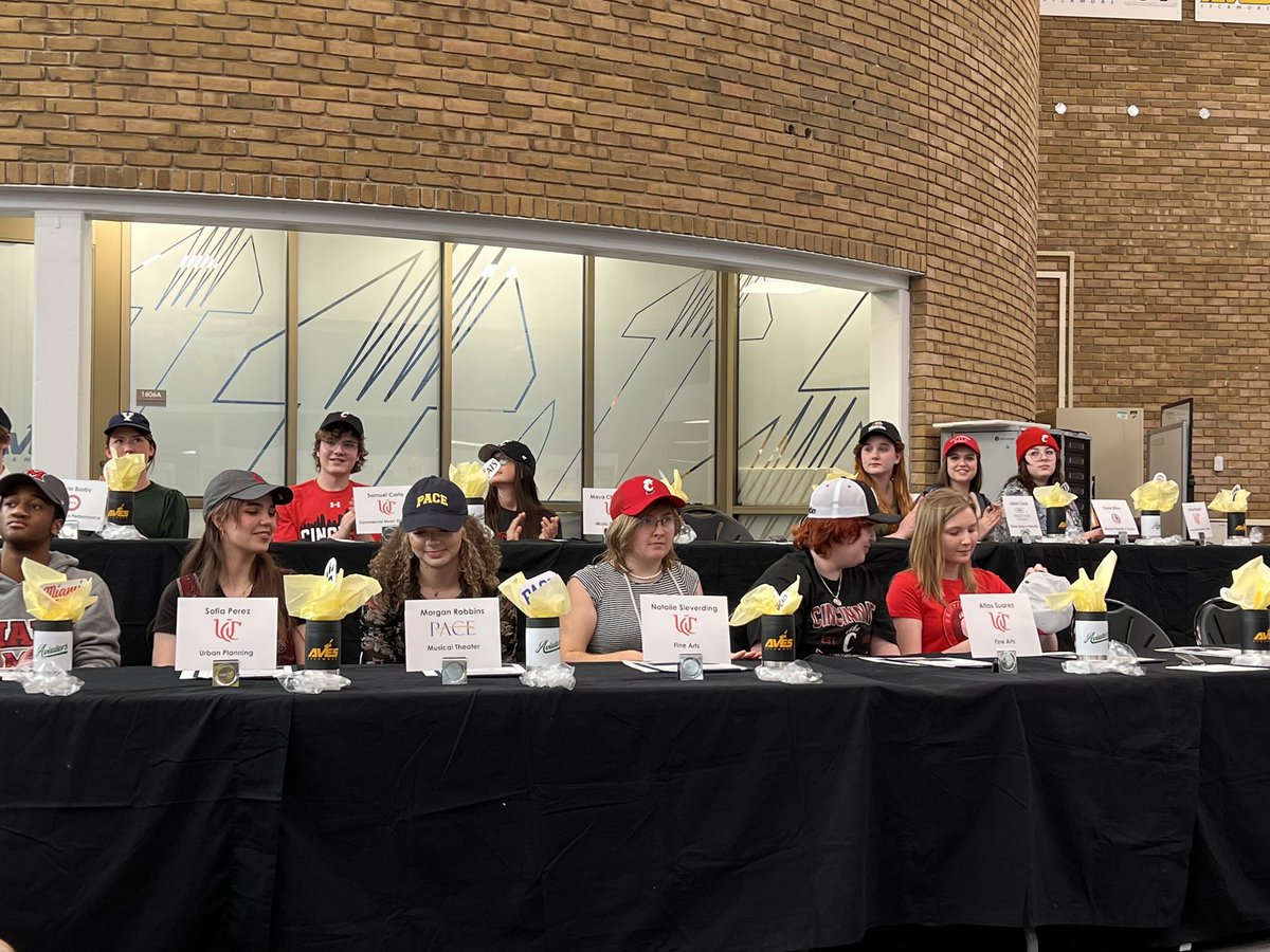 Loved every minute of celebrating these fabulous artists, musicians, architects, and dancers that we are sending off into the world • I’m a proud momma teacher <a href="/aves_artdept/">Sycamore Art (K-12)</a> #fineartssigningday <a href="/SycamoreSchools/">Sycamore Schools</a>