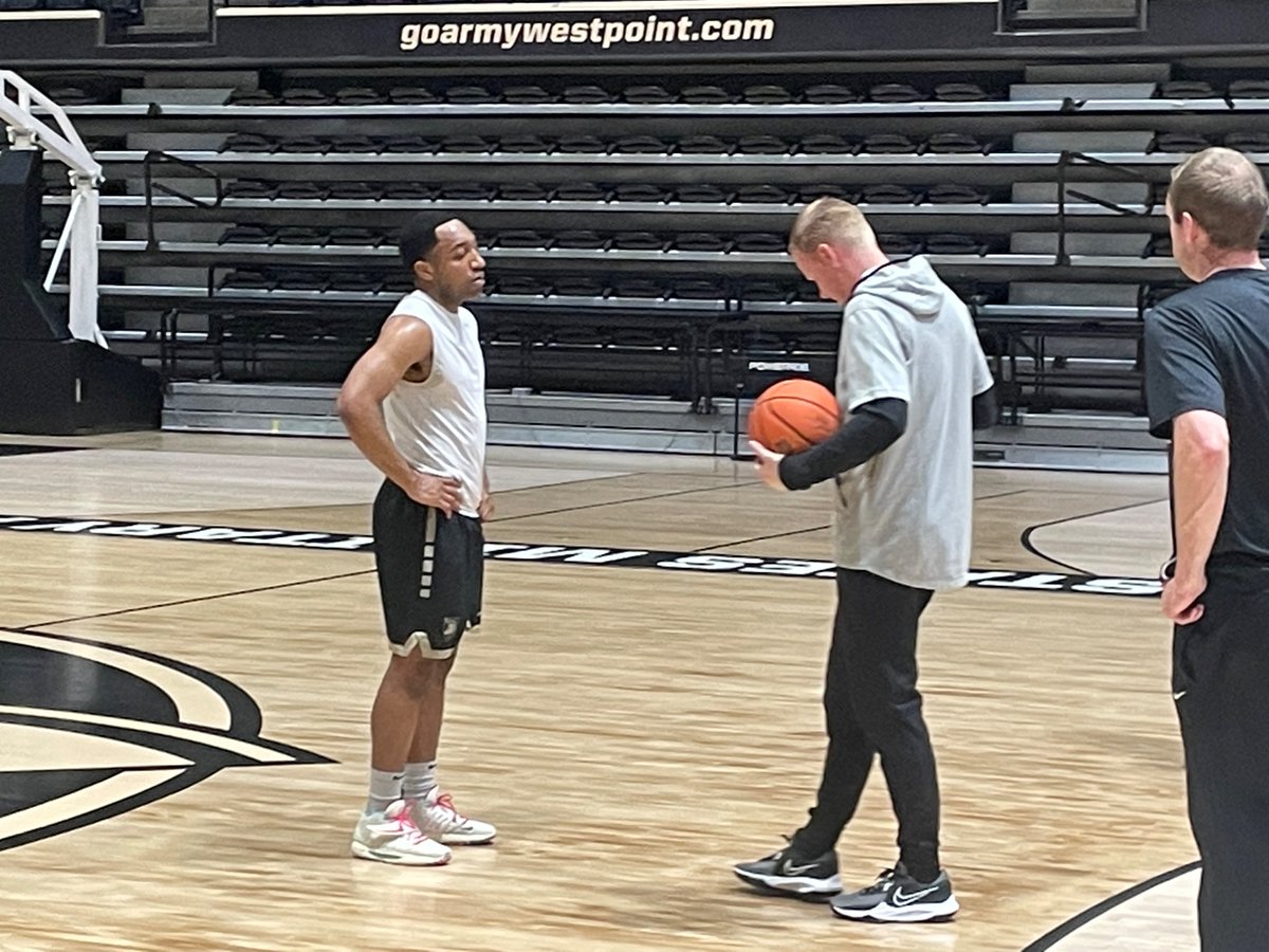 KevinKuwik's tweet photo. Great week for Army Basketball!  2 amazing days with @PhilBeckner, Kwabena dominated Projects Day, a powerful message from Coach K, and a great final toughness workout to end the spring.  These men are earning the right to have a special season.
#TTD #Team122 https://t.co/qJ0ad6eSbP