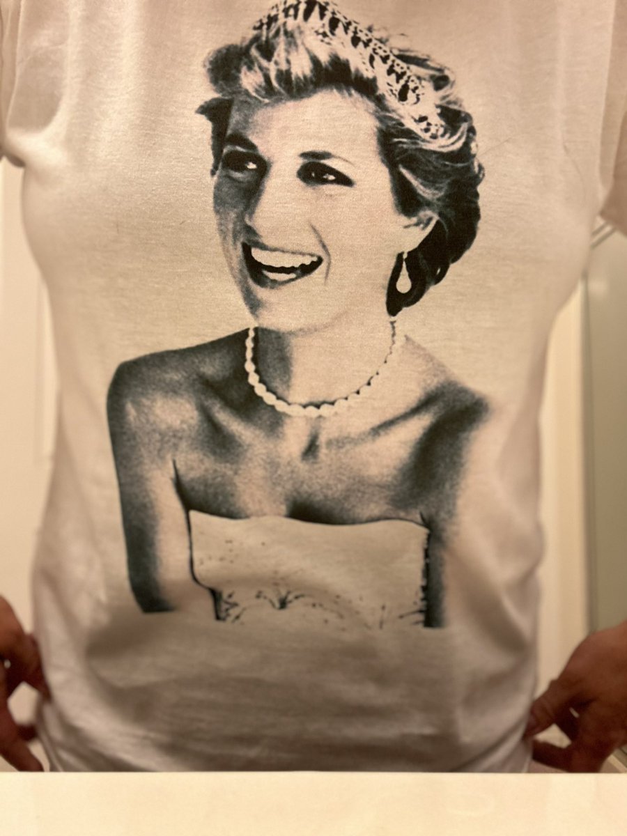 lisabai14's tweet photo. Today I’m rocking my Princess Diana tshirt because she (and Prince Harry, Princess Meghan, Prince Archie (happy birthday!) and Princess Lilibet) is the only royal this American 🇺🇸 recognizes! #NotMyKing #ArchieIsFour #PrinceArchie4 https://t.co/JF69ifYQjr